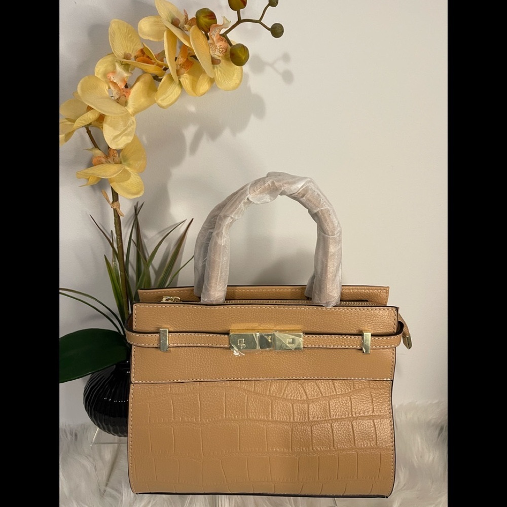SATCHEL TEXTURED GENUINE LEATHER BAG💕 - Picture 1 of 4